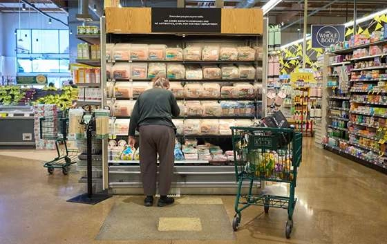 Concerns about the economy cause U.S. consumer confidence to drop to its lowest level in months