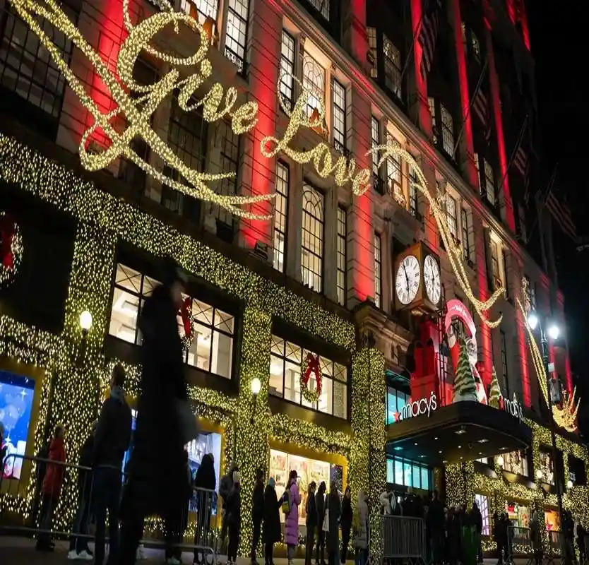 Concerns about the economy cause U.S. consumer confidence to drop to its lowest level in months