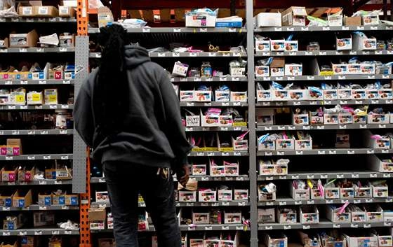 Concerns about the economy cause U.S. consumer confidence to drop to its lowest level in months