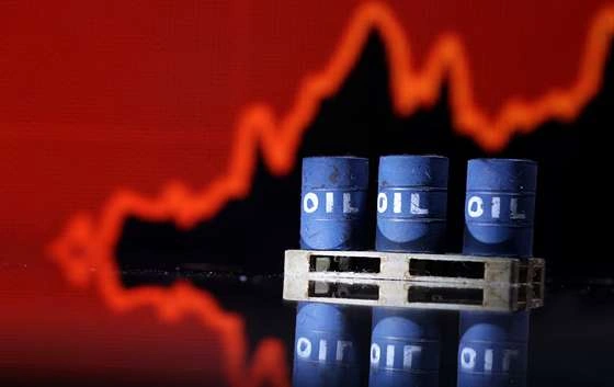 Oil Prices Drop as Brent Heads for Longest Annual Loss on Record