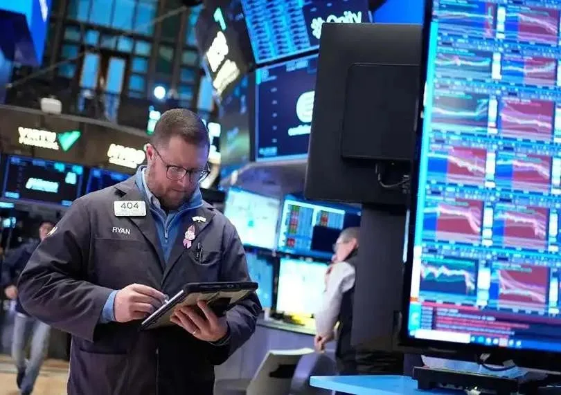 Stock market screens showing S&P 500, Dow Jones, and Nasdaq movements during a volatile trading session